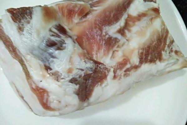红烧肉炖土豆的做法图解1