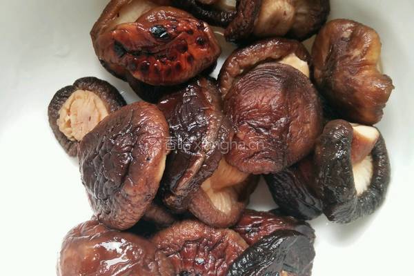 小鸡炖蘑菇的做法图解10