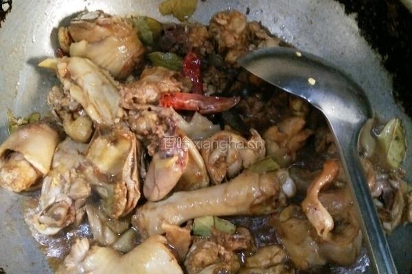 土豆香菇炖鸡块的做法图解2