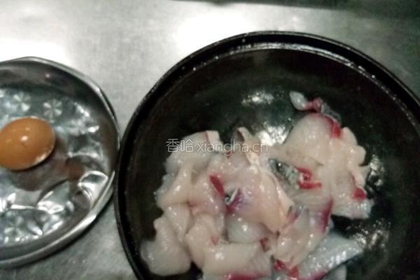 酸菜鱼片的做法图解2