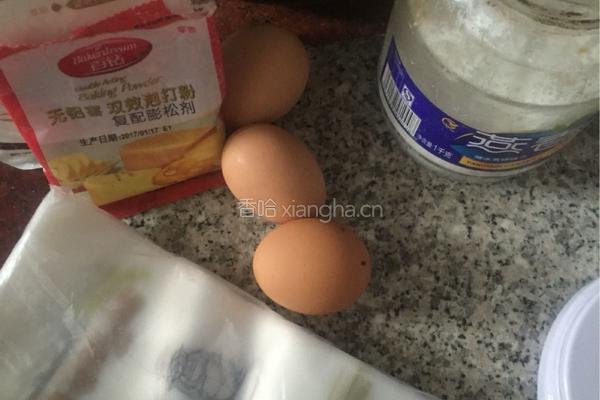 蛋黄小饼干的做法图解1