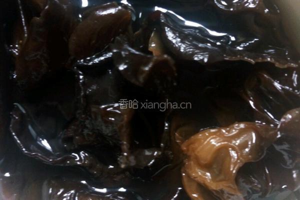黑木耳鸡蛋汤的做法图解2