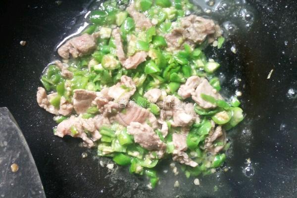 香菇青椒小炒肉的做法图解7