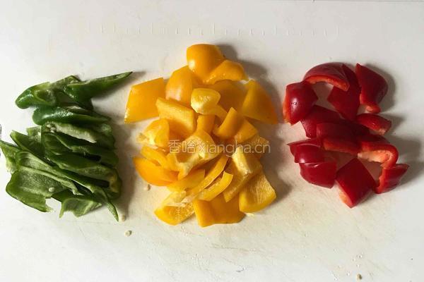 彩椒留豆腐泡的做法图解2