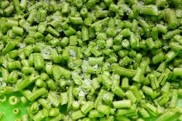 酸豆角(长豆角)的做法图解2
