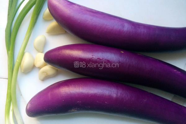 凉拌麻辣茄子的做法图解1