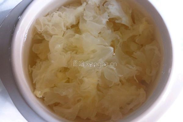 银耳羹的做法图解3