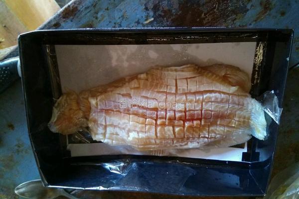 浇汁鳕鱼片的做法图解1