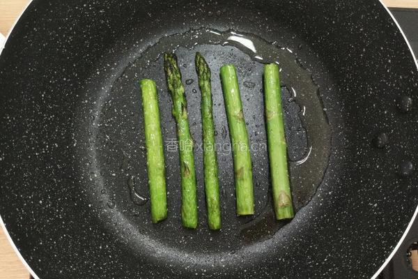 美式蛋芦笋三明治的做法图解2