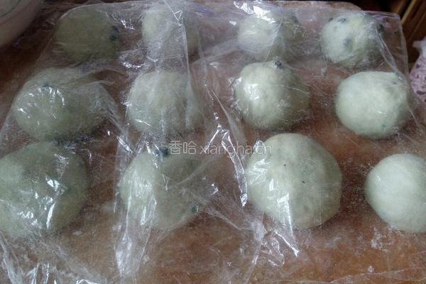 蓝莓巧克力馅牛奶面包的做法图解2
