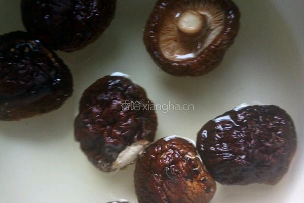 香菇瘦肉粥的做法图解2