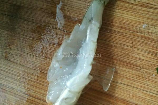 粉丝蒜蓉开背蒸虾的做法图解2