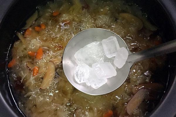 桃胶红枣银耳羹的做法图解9