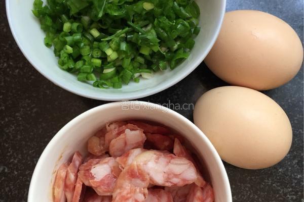 腊肠蛋炒饭的做法图解1