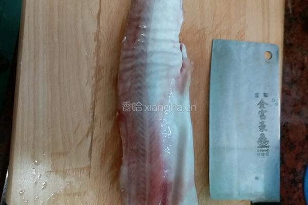 鲨鱼肉丁酸菜炒饭的做法图解1