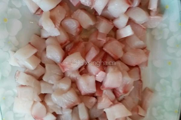 鲨鱼肉丁酸菜炒饭的做法图解2