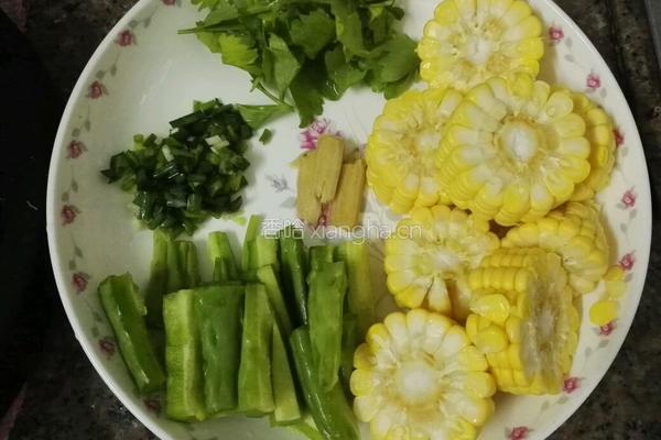 家常猪骨头汤的做法图解1