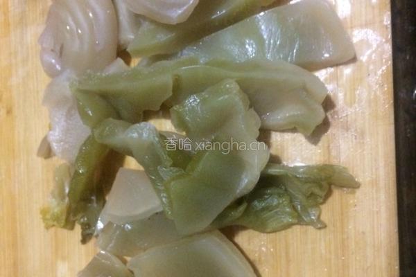 银耳苦瓜咸菜瘦肉汤的做法图解4