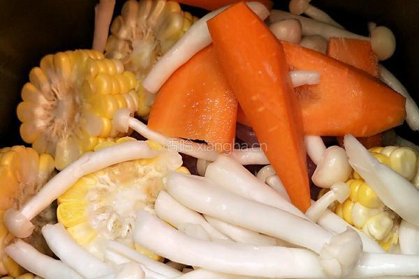 玉米萝卜瘦肉汤的做法图解4