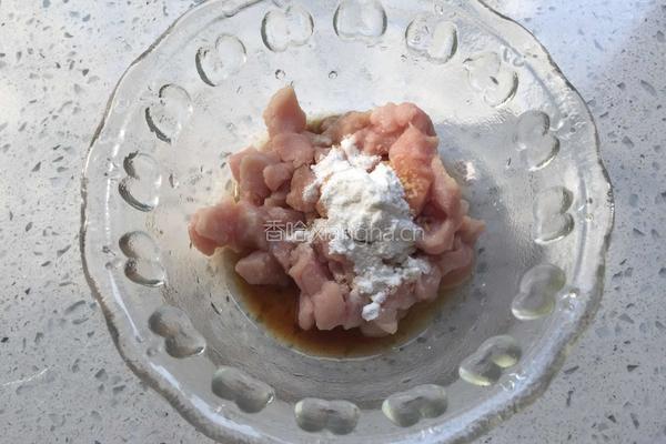 豌豆炒肉丁的做法图解2