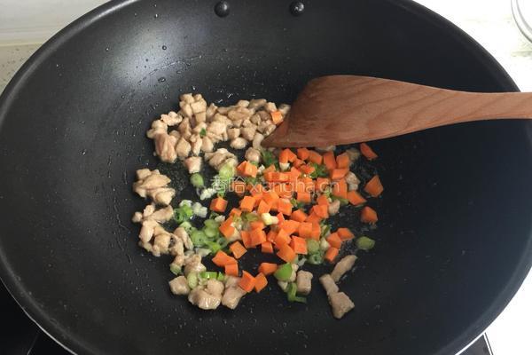 豌豆炒肉丁的做法图解4