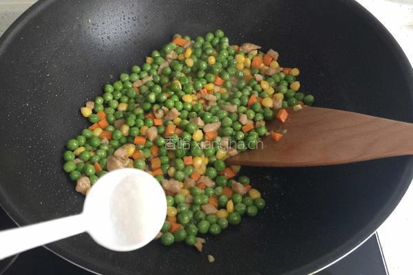 豌豆炒肉丁的做法图解6