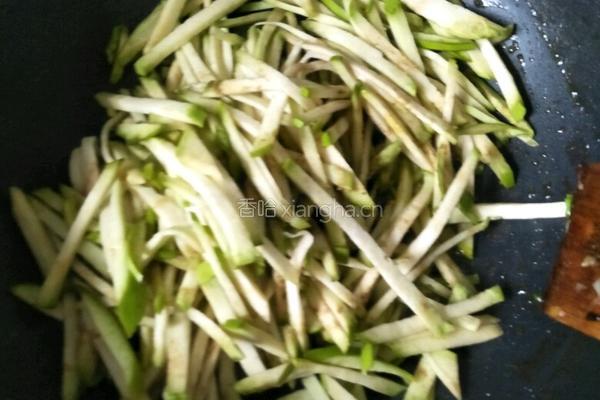 双椒炒青茄的做法图解5