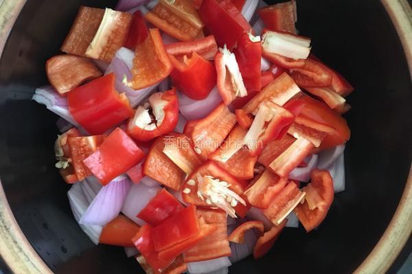 土豆鸡煲的做法图解1