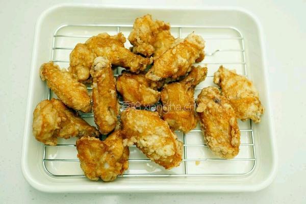 韩式蒜味炸鸡的做法图解3