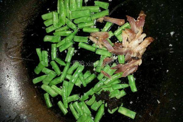 四季豆橄榄菜炒叉烧肉的做法图解5