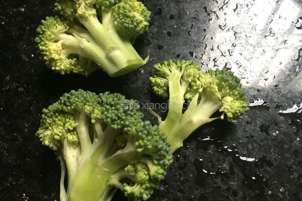 西兰花玉米蛋的做法图解3