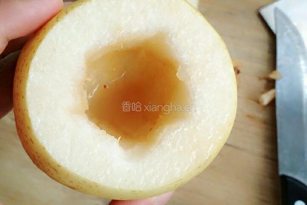 冰糖炖雪梨的做法图解3