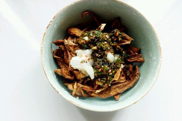 辣酱蒸茄干的做法图解4