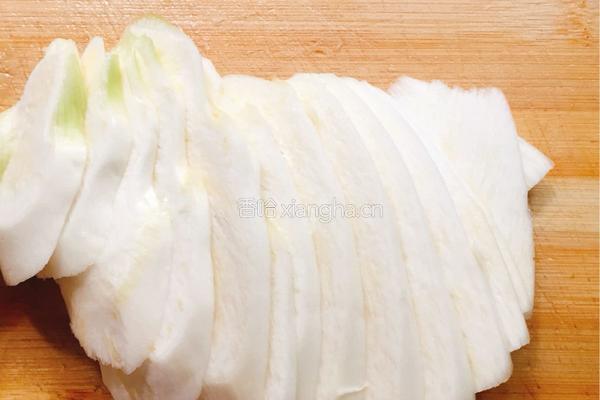肉丝炒茭白丝的做法图解1