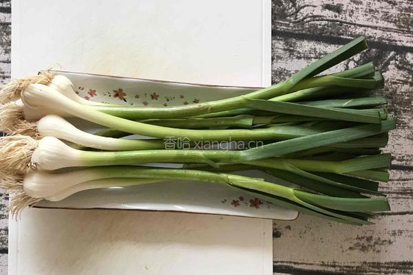 青蒜泡菜的做法图解1
