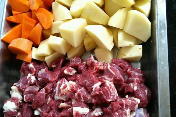 牛肉炖土豆的做法图解2