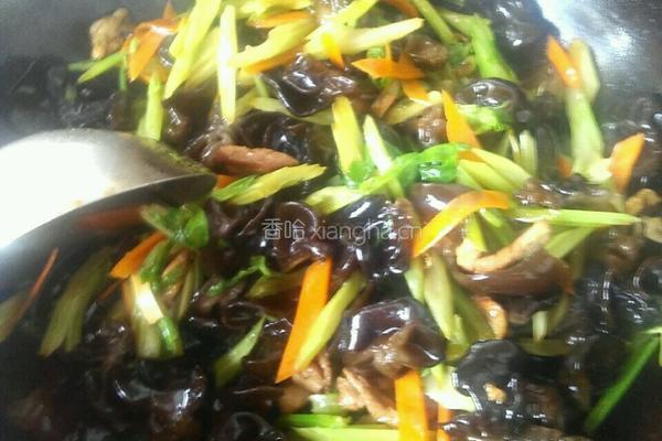 芹菜木耳的做法图解5