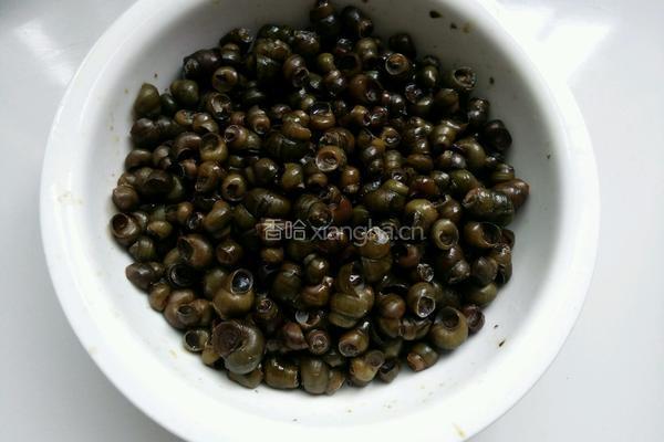 香辣紫苏田螺的做法图解1