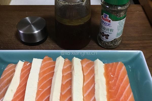 三文鱼豆腐拼盘的做法图解2
