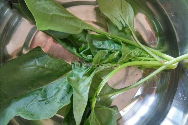美味的菠菜皮芹菜饺子的做法图解2