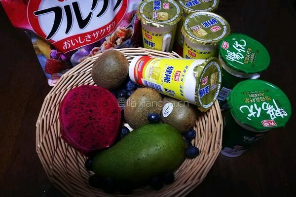 五彩冻酸奶的做法图解1
