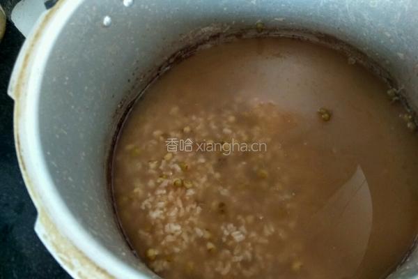 大米绿豆粥(高压锅)的做法图解4