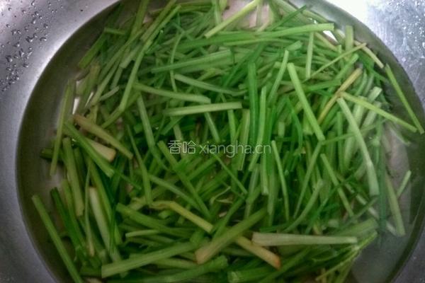 芹香素鸡的做法图解3
