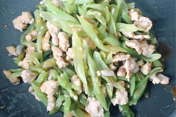 刀豆炒肉盖浇面的做法图解3