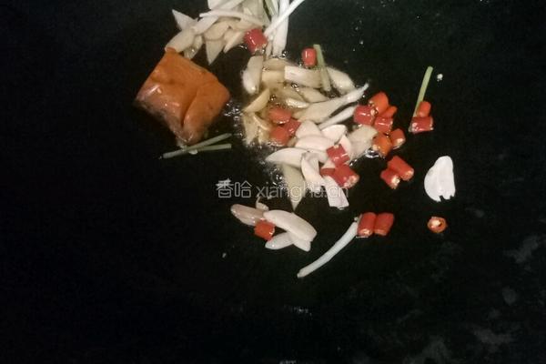 大蒜烧鲫鱼的做法图解5