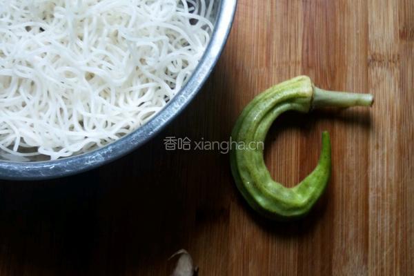 秋葵拌面的做法图解1