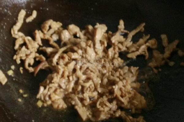 肉丝炒玫瑰大头菜的做法图解3
