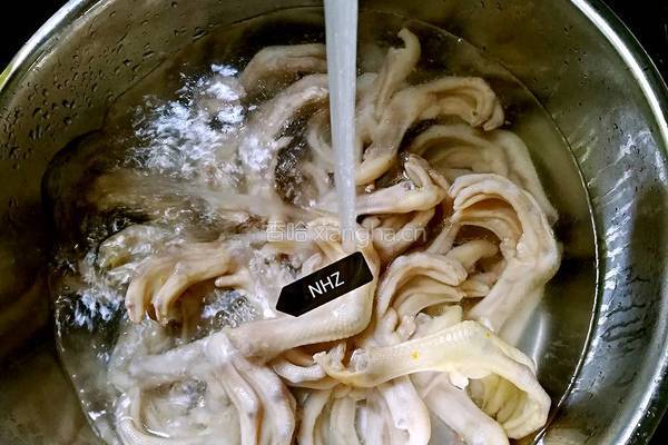 周黑鸭鸭爪的做法图解2