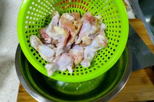 五香鸡翅根的做法图解2