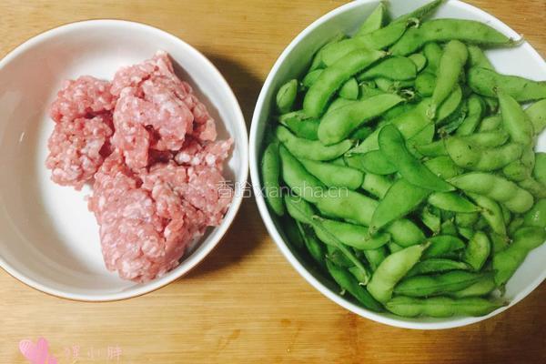 雪菜毛豆炒肉沫的做法图解1